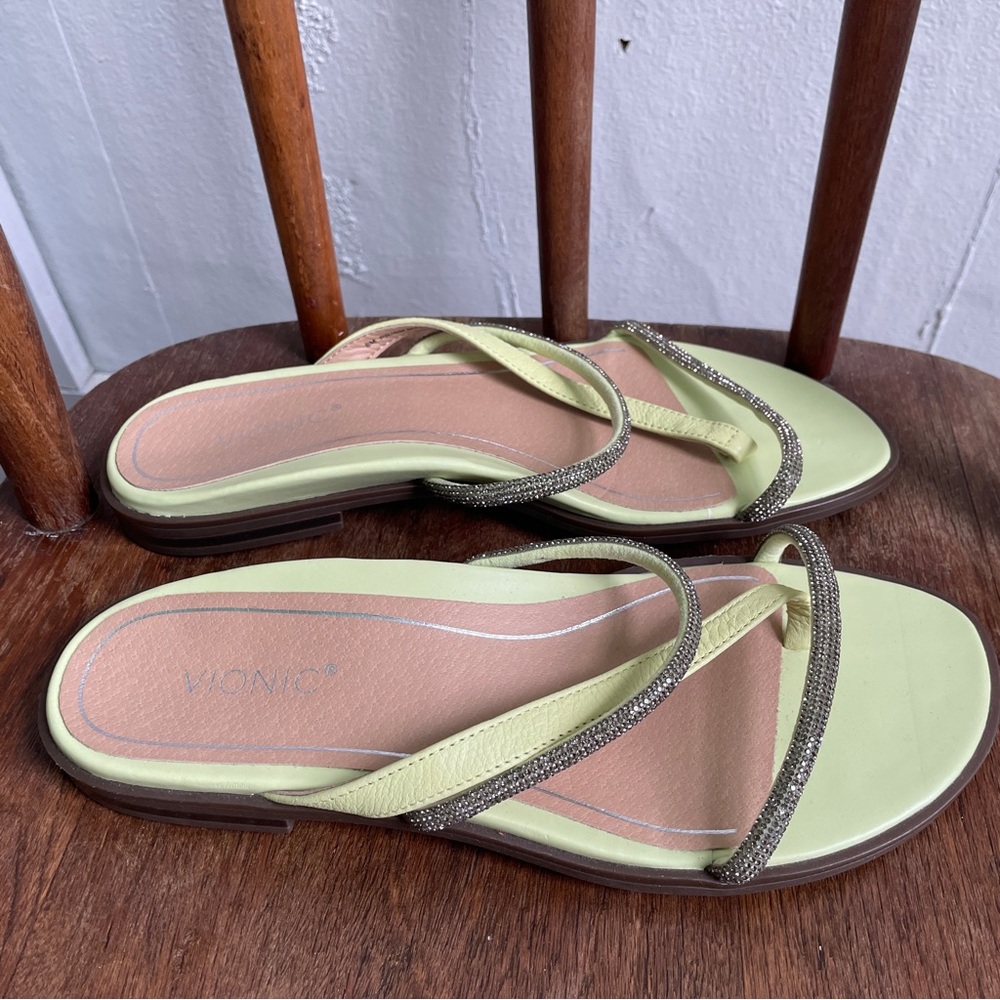 NWOT Vionic Prism Sandals Slides Pale Lime Green Size 8